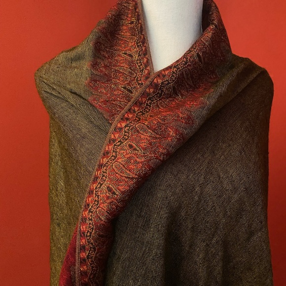 Reversible Paisley Pashmina Wrap - Picture 3 of 8